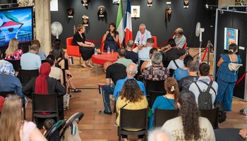 Échanges avec Virginie De Carvalho, l'ambassadrice de Palestine et François Asensi.