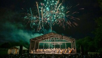 Feu d'artifice avec l'orchestre Divertimento au Vieux-Pays le 13 juillet