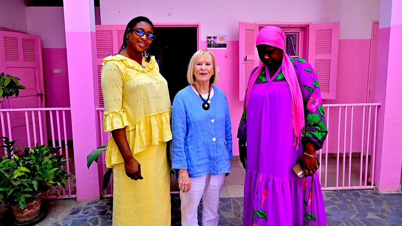 Mona Chasserio et ses assistantes dans la Maison Rose de Dakar