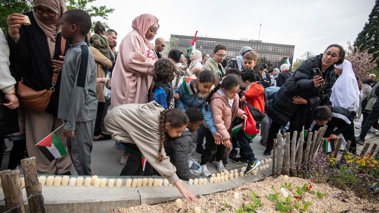 Les bougies allumées ont dessiné un signe de paix et d’espoir en hommage aux victimes palestiniennes.