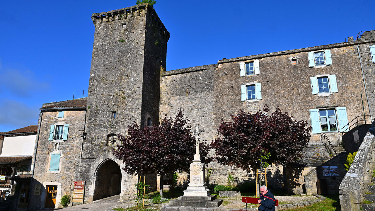 Une place de Saint-Eulalie-sur-Cernon