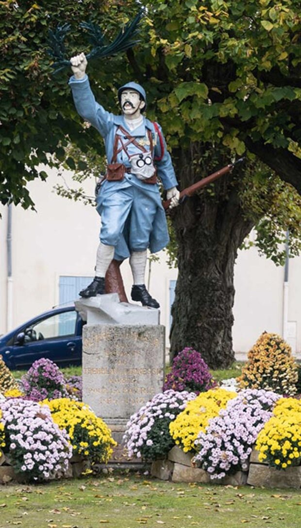 Le poilu victorieux au Vieux-Pays