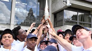 Les jeunes du SNU avec la torche