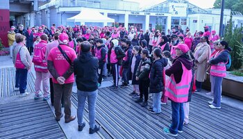 Marche rose à travers la ville de Tremblay-en-France.