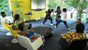 Danses congolaises avec l'association Les Archanges à la maison du monde de l'Estivale le 12 juillet