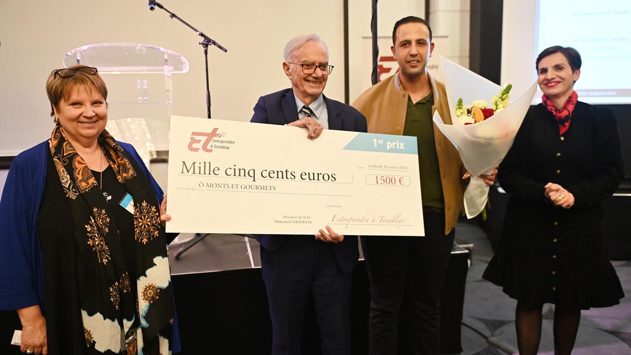 Samir Thabet, deuxième en partant de la droite sur la photo.