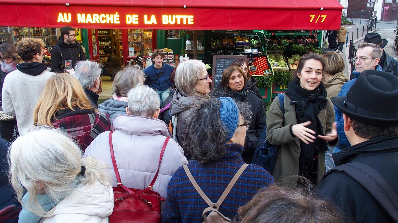 Devant la boutique de Monsieur Collignon.