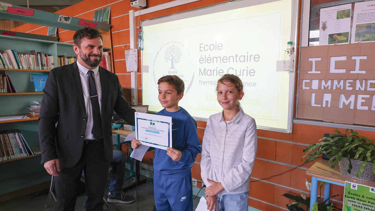 Elèves de l'école Curie recevant le label E3D