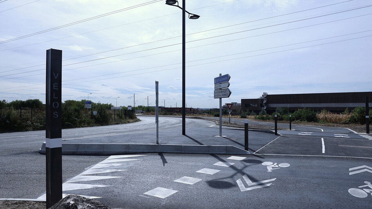 Piste cyclable sur le giratoire de la Croix au Plâtre