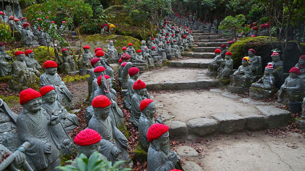 Sur l'île de Miyajima, des centaines de statues de Jizō Bosatsu