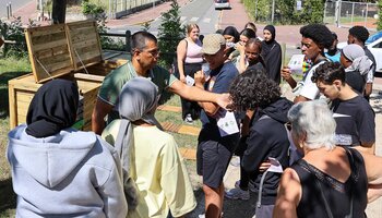Installation de composteurs publics place Albert Thomas avec le Campus écolo et les habitants le 11 août