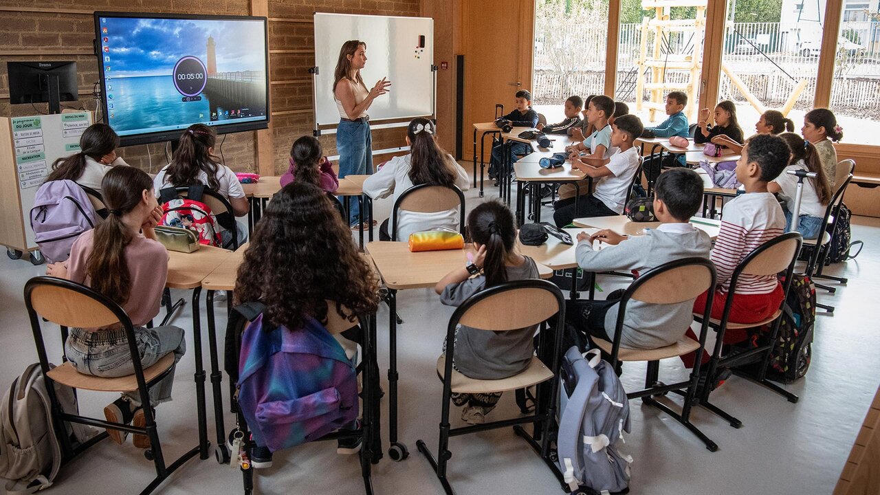Des élèves d'une salle de classe de Simone-Veil