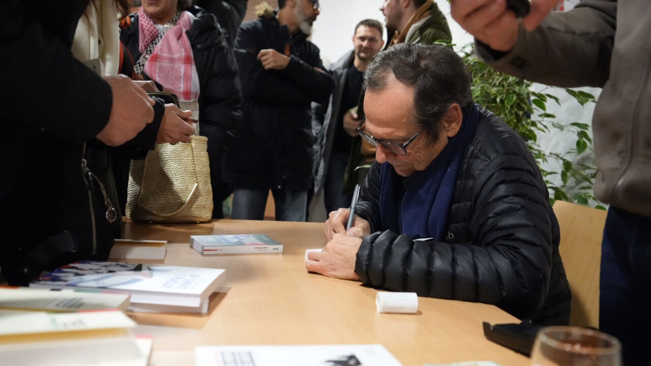 À l'issue de la conférence, Alain Gresh s'est livré à une séance de dédicaces.