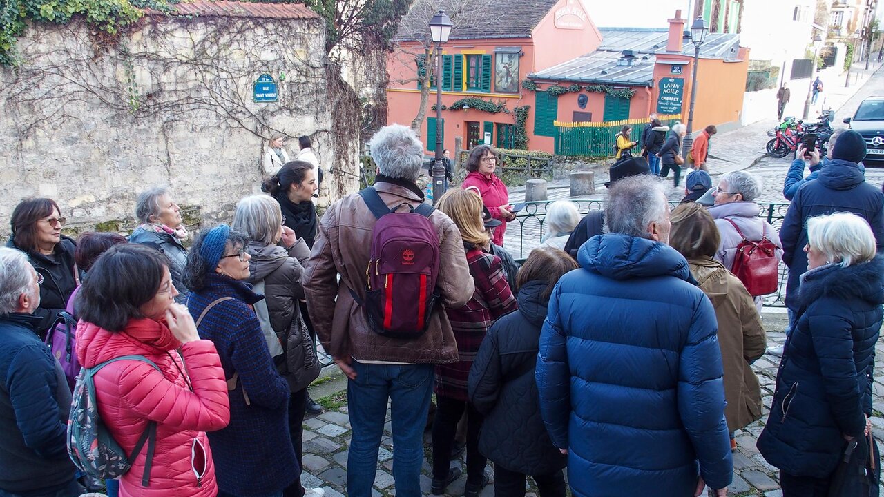 Devant le lieu de tournage de "Paris Blues".
