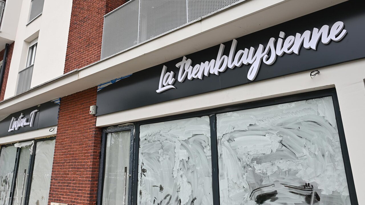 La devanture de l'Instant T avant l'ouverture