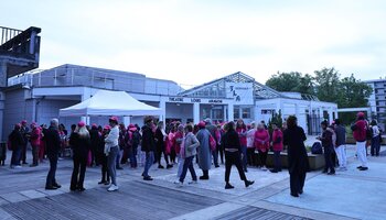 Marche rose à travers la ville de Tremblay-en-France.