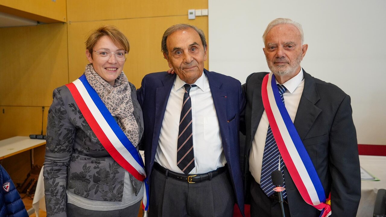 Georges Assant entre Virginie De Carvalho et François Asensi