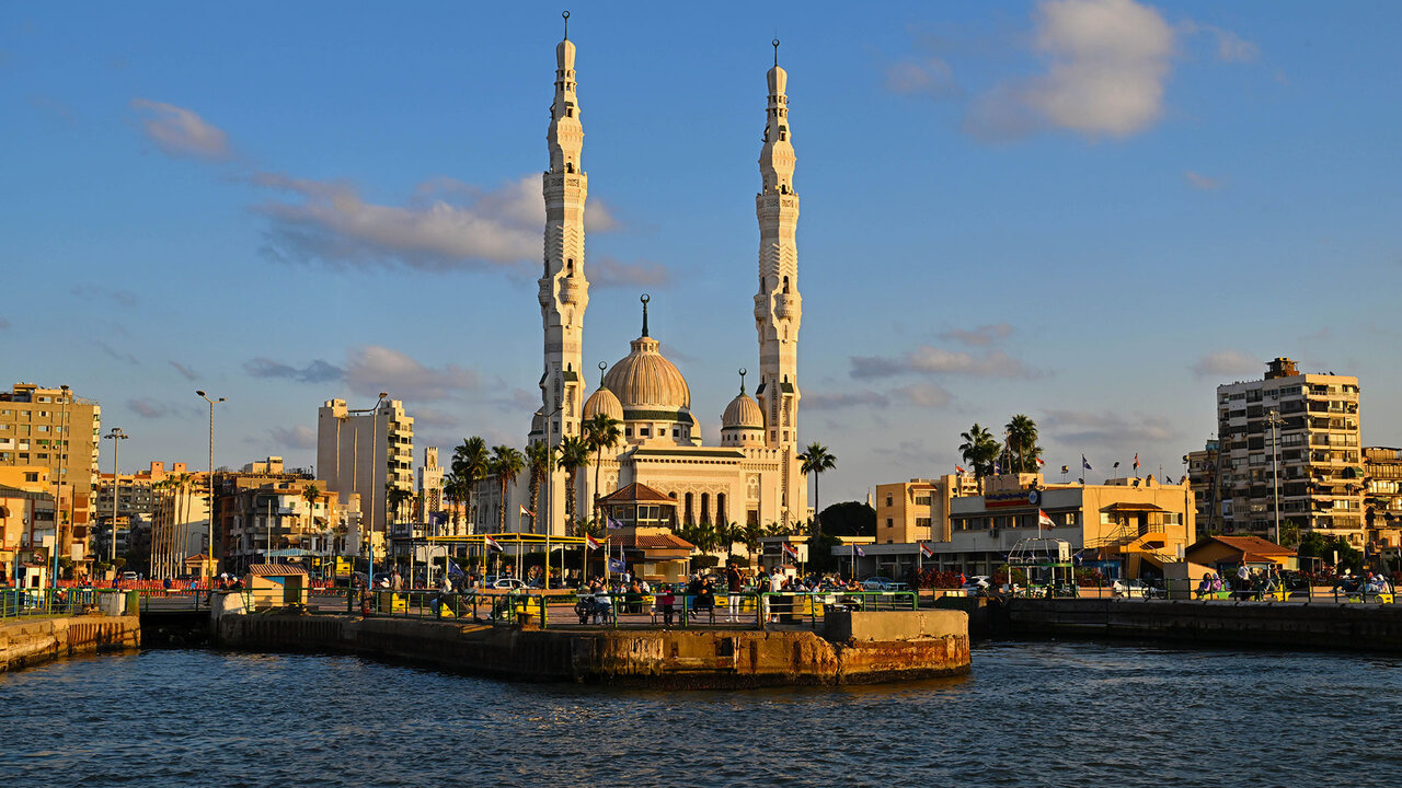 Port Tawfik, face à Port-Saïd